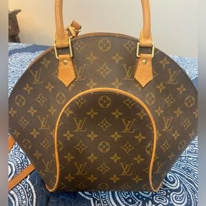 Authentic Louis Vuitton Ellipse silhouette bag